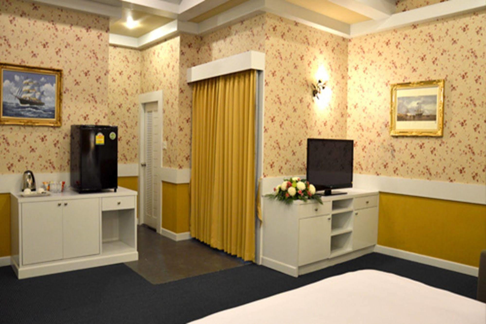 Raya Grand Hotel Nakhonratchasima Exterior foto