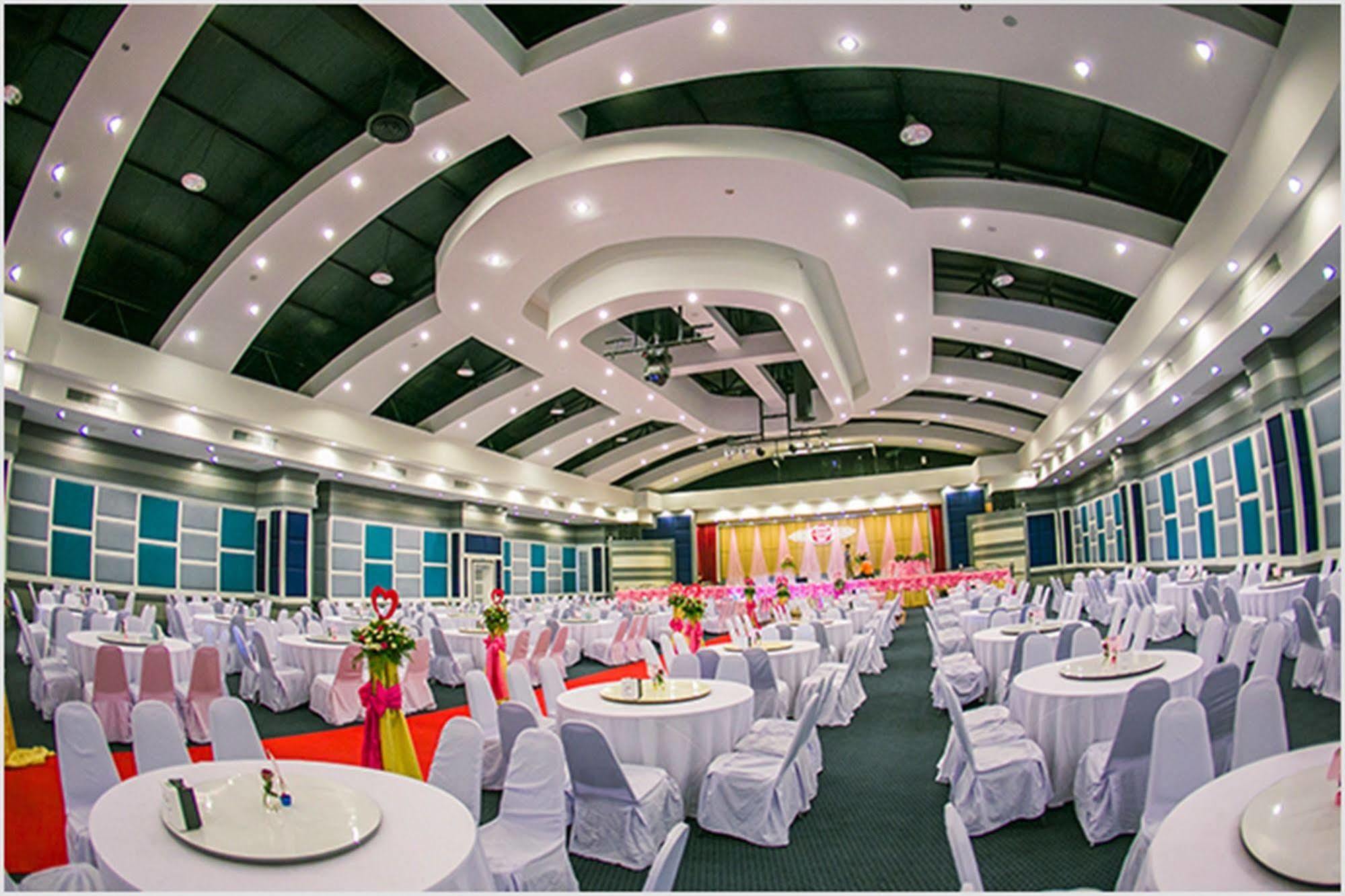 Raya Grand Hotel Nakhonratchasima Exterior foto