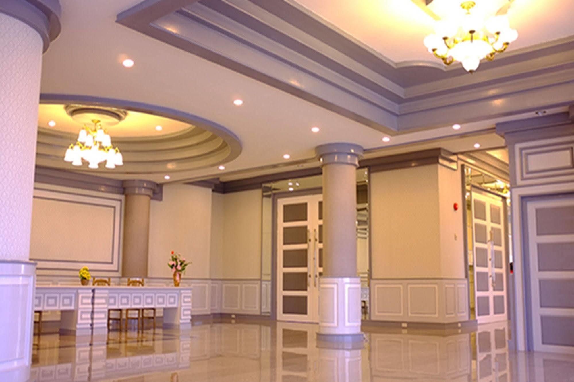 Raya Grand Hotel Nakhonratchasima Exterior foto